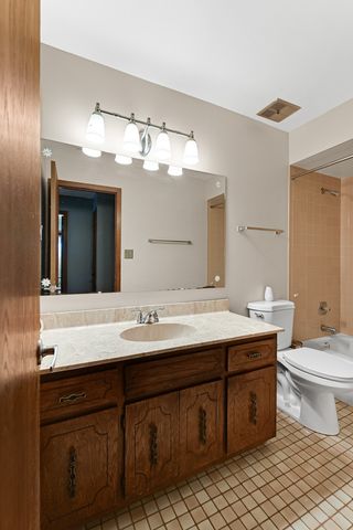 4011 W 97th Street 2N, Oak Lawn, IL 60453