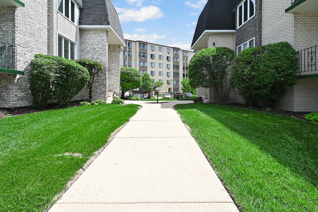 4011 W 97th Street 2N, Oak Lawn, IL 60453