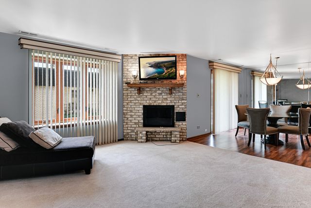 4011 W 97th Street 2N, Oak Lawn, IL 60453