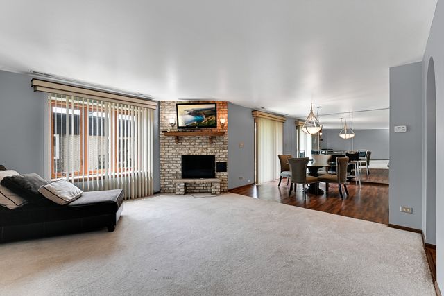 4011 W 97th Street 2N, Oak Lawn, IL 60453