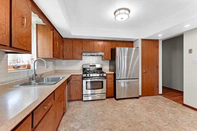 4011 W 97th Street 2N, Oak Lawn, IL 60453
