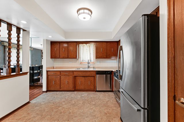 4011 W 97th Street 2N, Oak Lawn, IL 60453