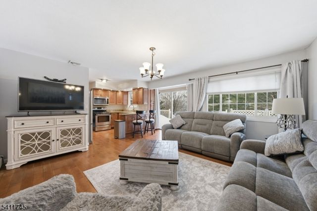 45 Knob Hill Rd, Washington Twp., NJ 07840