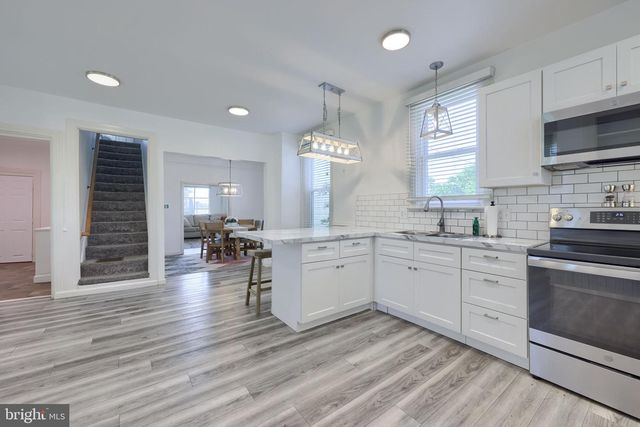 149 W BROAD ST, Salunga, PA 17538