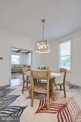 149 W BROAD ST, Salunga, PA 17538