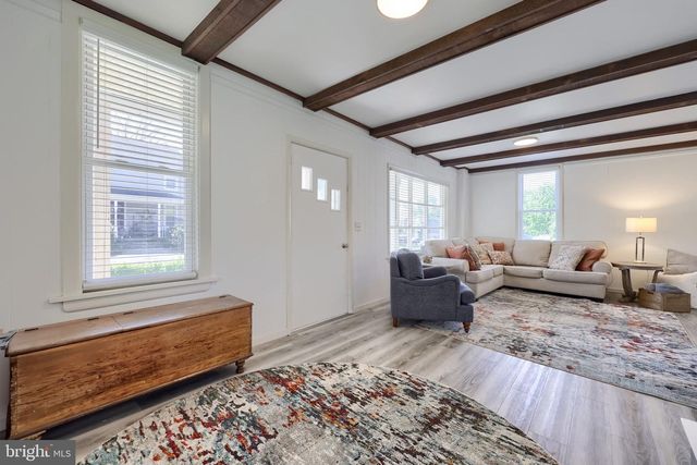 149 W BROAD ST, Salunga, PA 17538