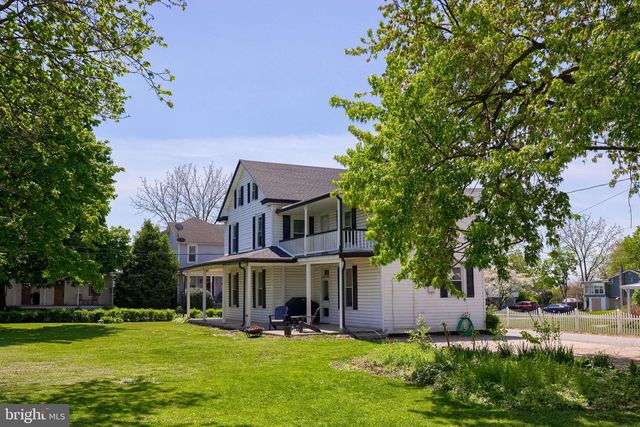 149 W BROAD ST, Salunga, PA 17538