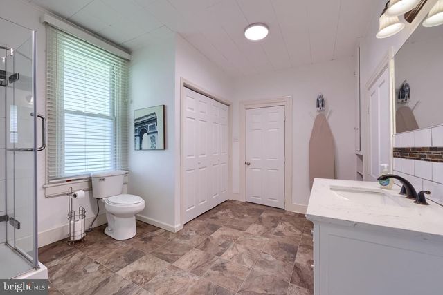 149 W BROAD ST, Salunga, PA 17538
