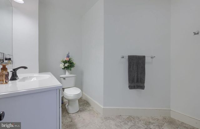 149 W BROAD ST, Salunga, PA 17538