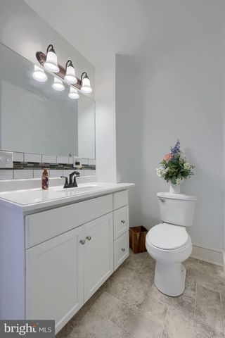 149 W BROAD ST, Salunga, PA 17538