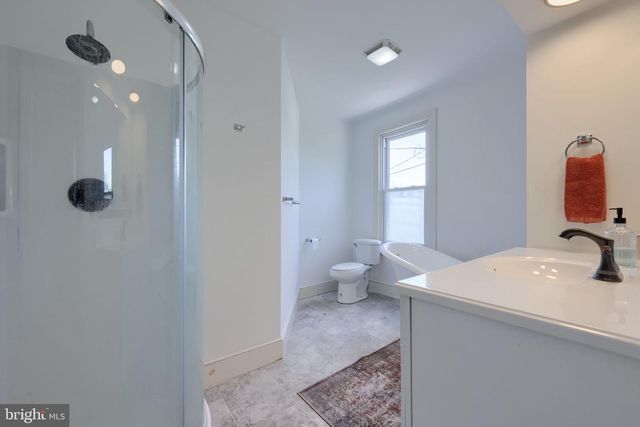 149 W BROAD ST, Salunga, PA 17538