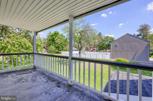 149 W BROAD ST, Salunga, PA 17538