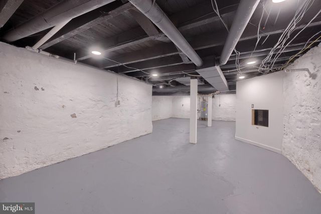 149 W BROAD ST, Salunga, PA 17538