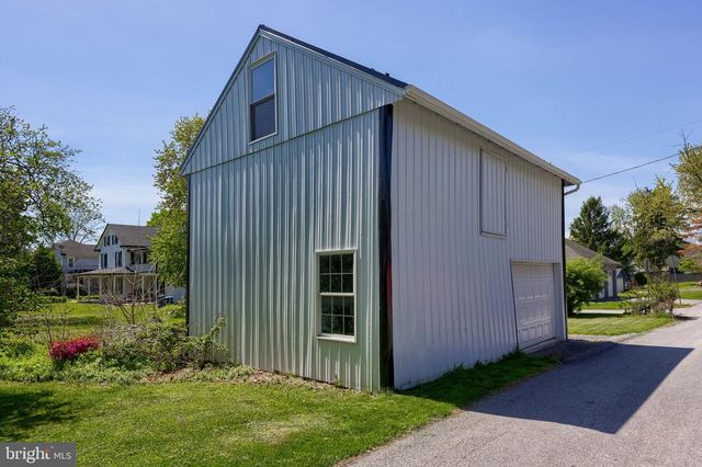149 W BROAD ST, Salunga, PA 17538