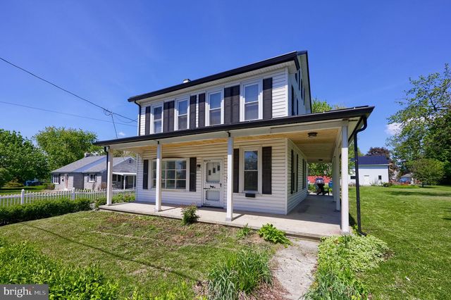 149 W BROAD ST, Salunga, PA 17538