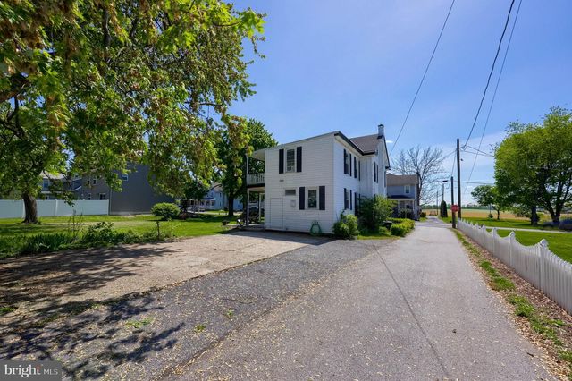 149 W BROAD ST, Salunga, PA 17538
