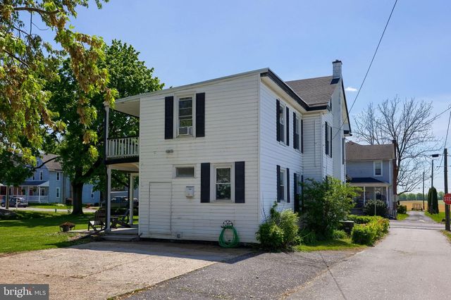 149 W BROAD ST, Salunga, PA 17538