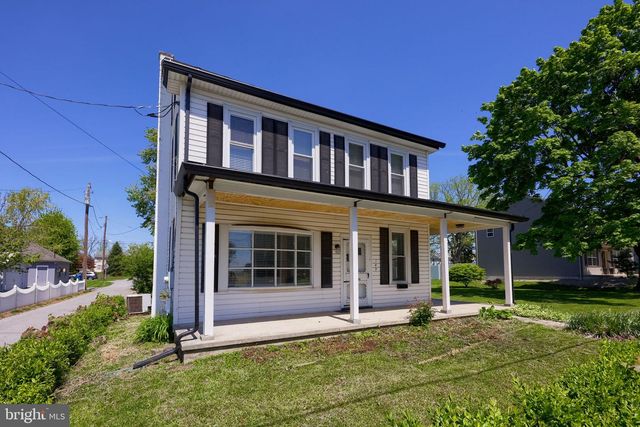 149 W BROAD ST, Salunga, PA 17538