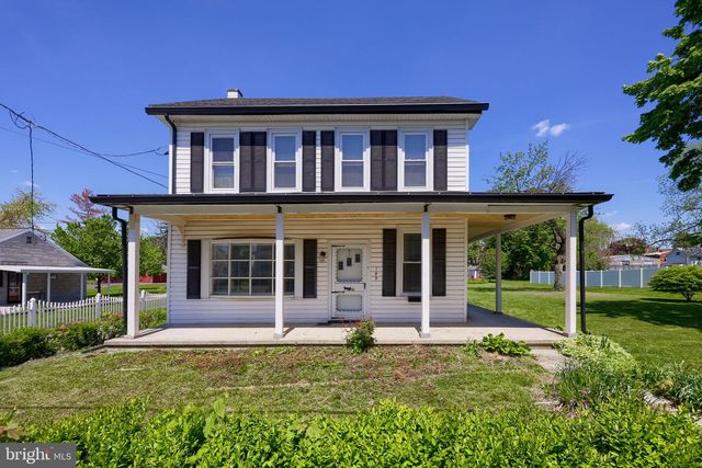 149 W BROAD ST, Salunga, PA 17538