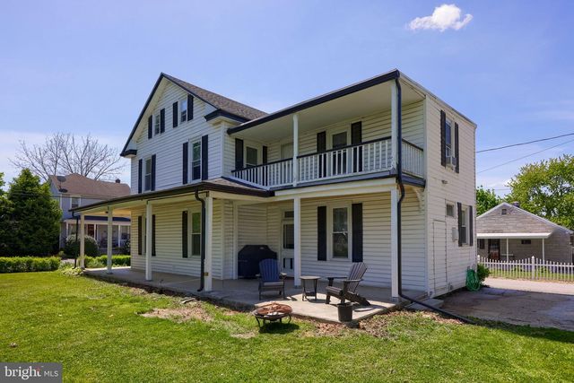 149 W BROAD ST, Salunga, PA 17538