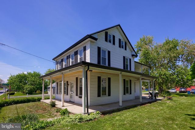 149 W BROAD ST, Salunga, PA 17538