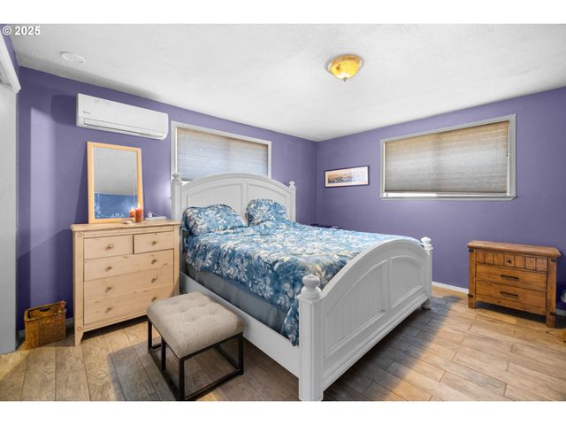 945 Ne COMMERCIAL St, Waldport, OR 97394