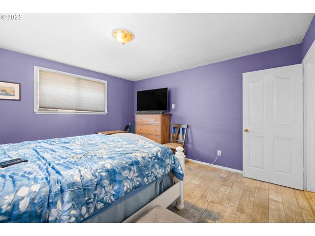 945 Ne COMMERCIAL St, Waldport, OR 97394