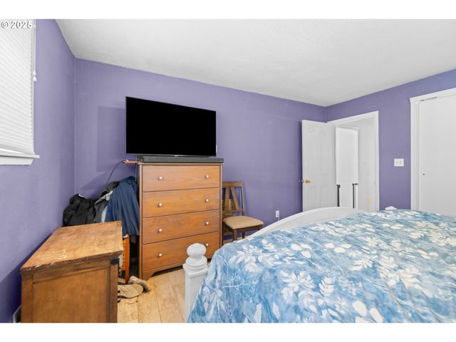 945 Ne COMMERCIAL St, Waldport, OR 97394