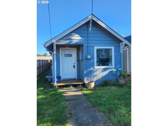 945 Ne COMMERCIAL St, Waldport, OR 97394