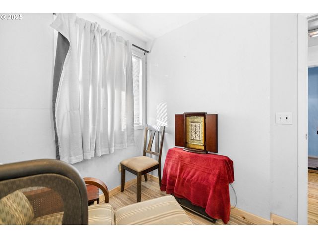 945 Ne COMMERCIAL St, Waldport, OR 97394