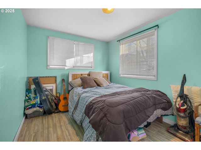 945 Ne COMMERCIAL St, Waldport, OR 97394