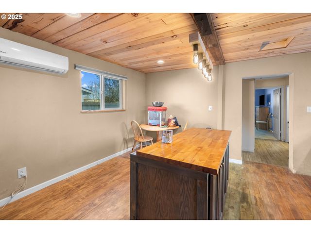 945 Ne COMMERCIAL St, Waldport, OR 97394