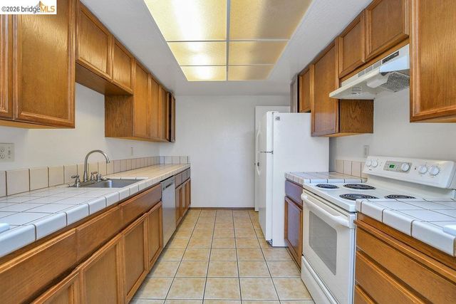 2776 East Ct, Richmond, CA 94806