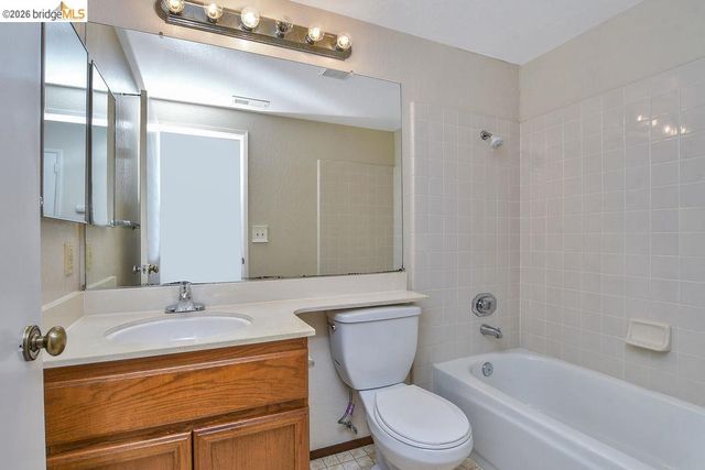 2776 East Ct, Richmond, CA 94806