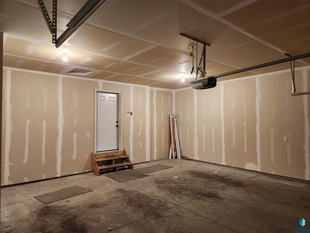 1209 N Archer Ave Avenue, Sioux Falls, SD 57103