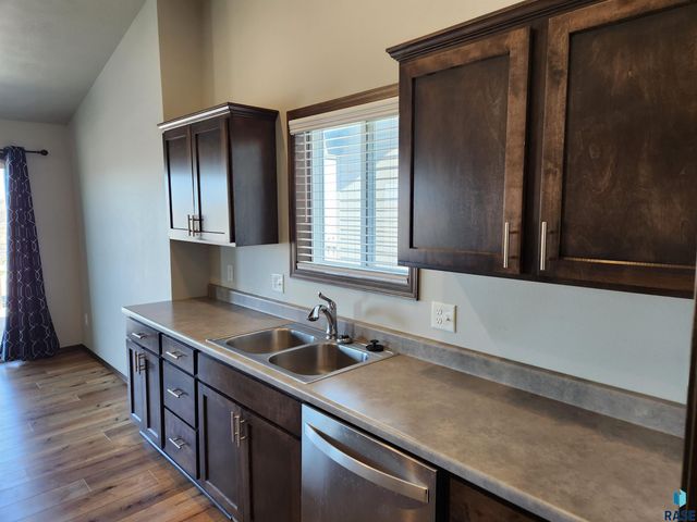 1209 N Archer Ave Avenue, Sioux Falls, SD 57103