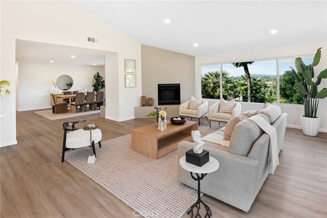 1367 Teepee Drive, Escondido, CA 92027