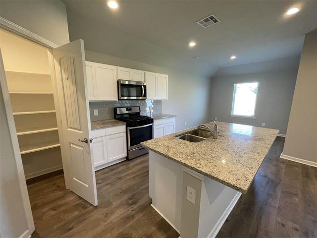 920 Saint James Dr Drive, Lake Charles, LA 70611