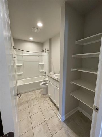 920 Saint James Dr Drive, Lake Charles, LA 70611