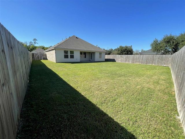 920 Saint James Dr Drive, Lake Charles, LA 70611