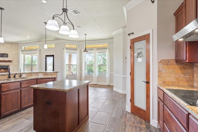 1066 Vista DR, Salado, TX 76571