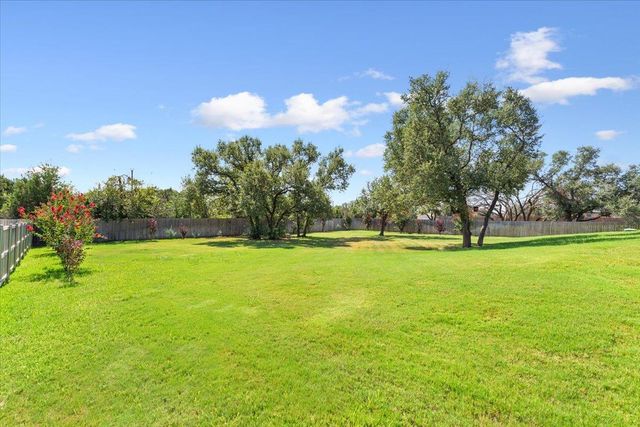 1066 Vista DR, Salado, TX 76571