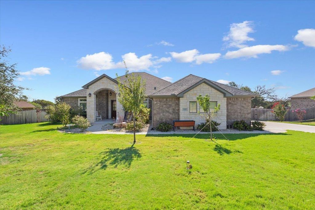 1066 Vista DR, Salado, TX 76571
