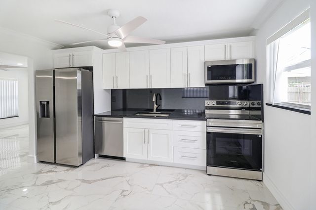 5209 N ANDREWS Avenue, Oakland Park, FL 33309