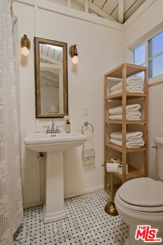 9052 Harland Avenue, West Hollywood, CA 90069