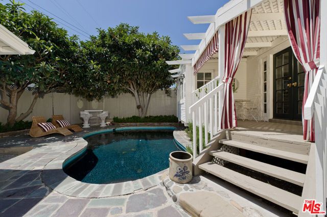 9052 Harland Avenue, West Hollywood, CA 90069