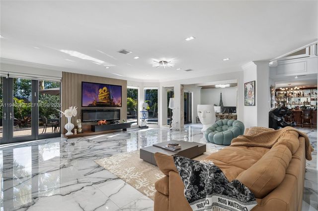 3400 NE 164th St, Eastern Shores, FL 33160