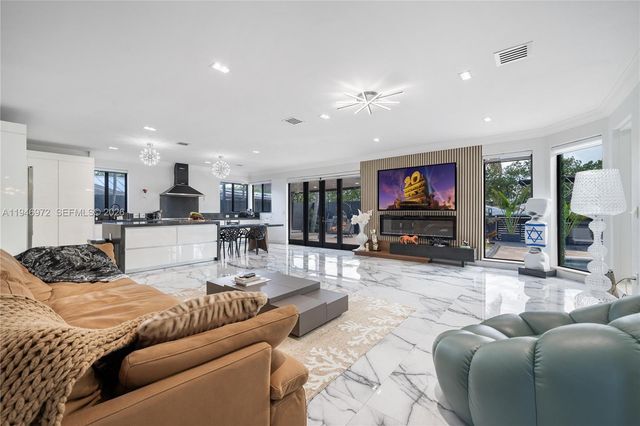 3400 NE 164th St, Eastern Shores, FL 33160