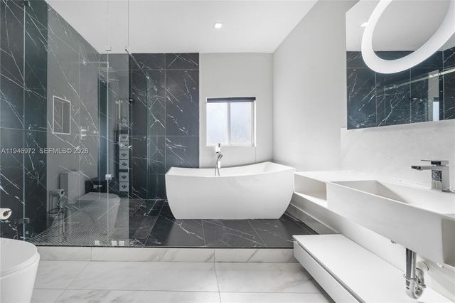 3400 NE 164th St, Eastern Shores, FL 33160