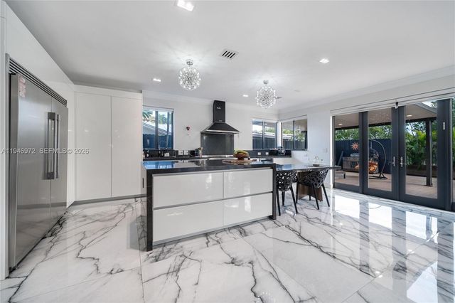 3400 NE 164th St, Eastern Shores, FL 33160